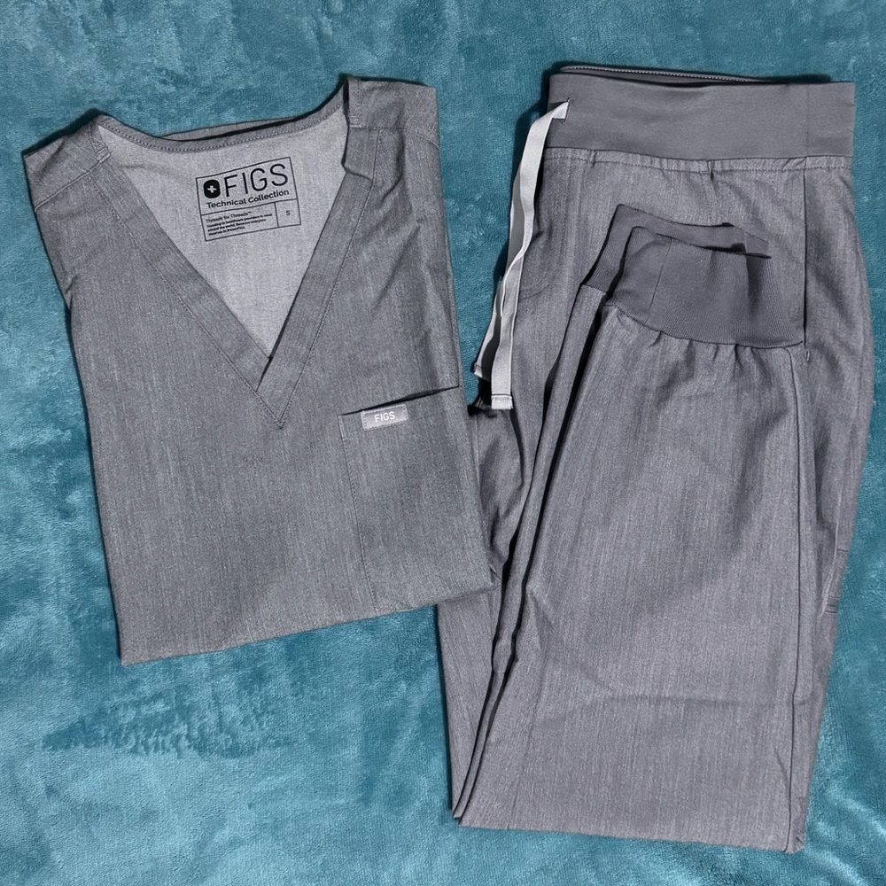 FIGS Gray Women's Scrub Top and Jogger Set
